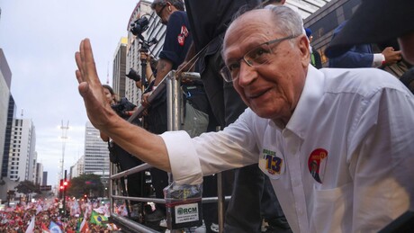 Alckmin compara mobilização pró-Lula às Diretas Já após votar em São Paulo