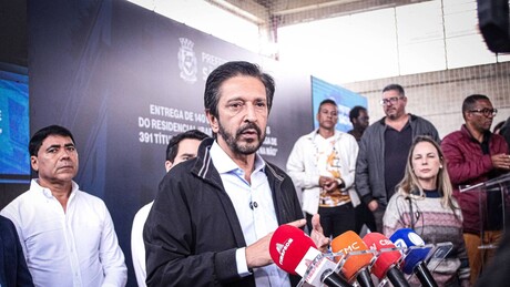 Prefeito de SP nega falta de ônibus e critica PT após anúncio de pedido de prisão de secretário