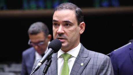 Vicentinho Júnior do PSDB é eleito governador do Tocantins, com 98% das urnas apuradas