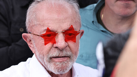VÍDEO: Lula faz sua 1ª aparição pública após vencer com virada histórica