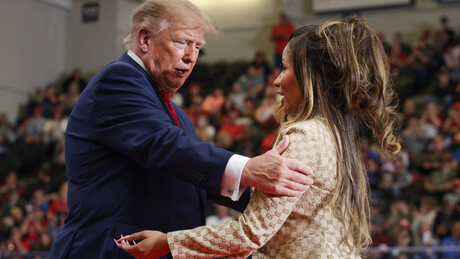 Trump elogia bumbum de Nicki Minaj durante comício nos EUA