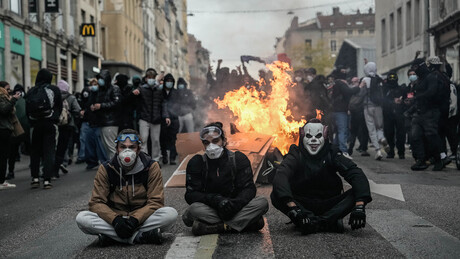 Em segredo, França preparou bloqueio das redes sociais diante de protestos, aponta imprensa