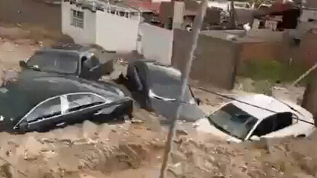 VÍDEO: Enxurrada arrasta carros e transforma ruas do México em rios