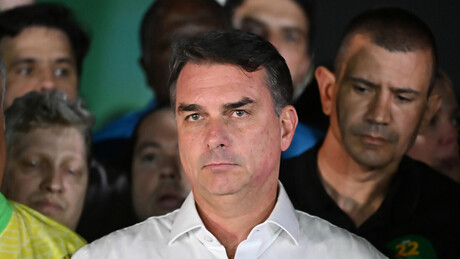 Paradeiro de Flávio Bolsonaro é desconhecido em meio a suspeitas de fuga do Brasil