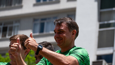 'Esfriando a cabeça': paradeiro de Flávio Bolsonaro intriga aliados após derrota eleitoral