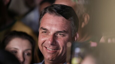Flávio Bolsonaro já está nos Estados Unidos, afirma imprensa