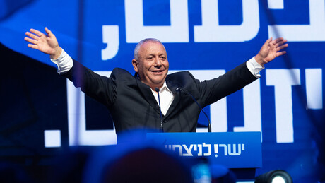 Líder da oposição israelense diz que pesquisas apontam 'desconfiança total' em relação a Netanyahu