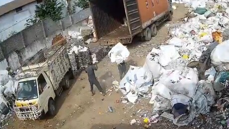 VÍDEO: Operário tem perna amputada por explosão em usina de reciclagem