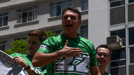 FOTO: O jato particular usado por Flávio Bolsonaro na fuga para os EUA