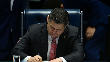 Alcolumbre cogita indulto ou anistia a Jair Bolsonaro para garantir apoio da direita no Senado — Imprensa