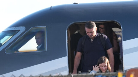Flávio Bolsonaro se pronuncia após fugir do Brasil; veja íntegra