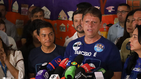 Tarcísio se pronuncia sobre carta de Flávio: 'Entendo indignação, mas caminho é seguir em frente'