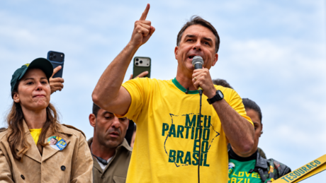 Justiça argentina investiga se governo Milei facilitou fuga de Bolsonaro para EUA
