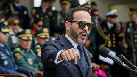 Presidente da Colômbia ordena militarização de cidade da fronteira com a Venezuela
