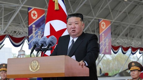 Kim Jong-un: RPDC priorizará integração da IA em sistemas de armas não tripuladas