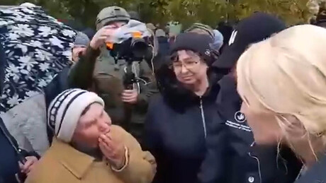 Equipe da RT faz cobertura da operação humanitária em Alyoshki ao lado de jornalistas estrangeiros