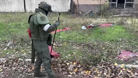 Militar russo morre ao tentar limpar caminho com explosivos para missão humanitária em Alyoshki