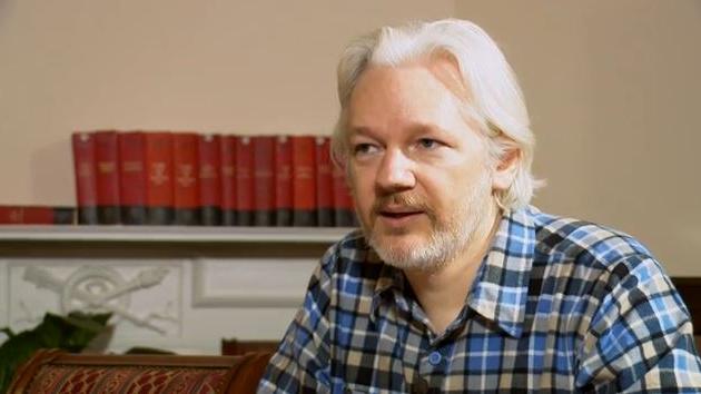 Assange schleicht sich in US-Konferenz - als lebensgroßes 3D-Hologramm!