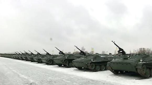Militäroffensive statt Bildung - Ukraine zieht massiv Lehrer zum Wehrdienst ein