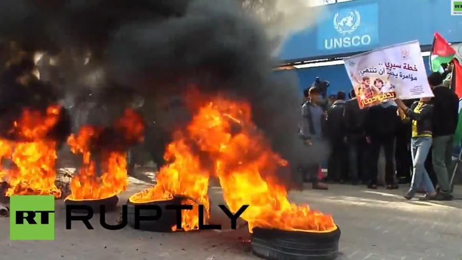 Nach Stopp von Hilfszahlungen - Gaza-Bewohner greifen UNRWA-Gebäude an
