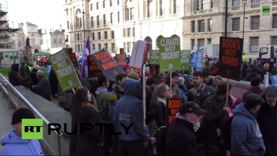 Livestream: Tausende protestieren gegen US-Trident-Atomraketen in London