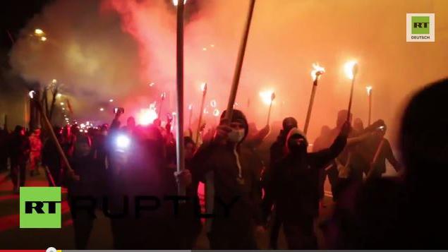 Ruptly Exklusiv-Video: Nationalisten halten Fackelmarsch durch Kiew