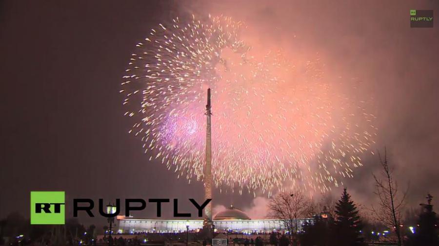 Feuerwerk zum Tag der Verteidiger des Vaterlandes in Russland
