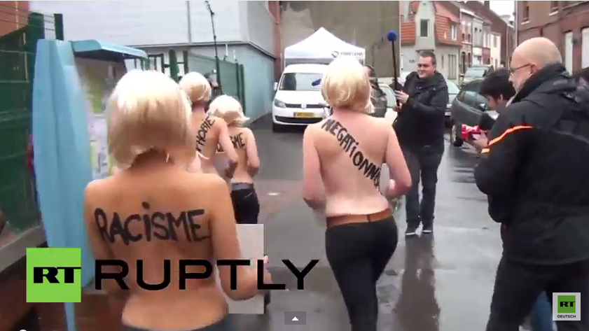 Frankreich: Barbusige Femen-Frauen singen Spottlieder gegen Marine Le Pen