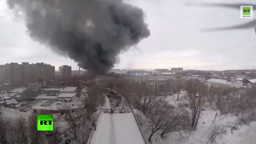 Großes Feuer in russischem Einkaufszentrum in Kazan - Drohnenvideo