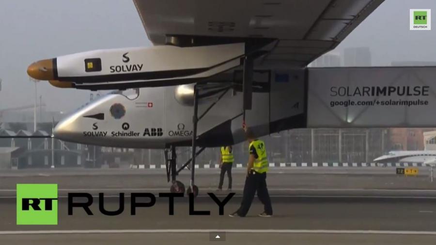 Erstes Solar-Flugzeug startet Weltumrundung