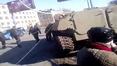 Unruhen nach Tod von 8-jährigem Mädchen durch ukrainischen Panzer - Kiew erteilt Schießbefehl für Polizei