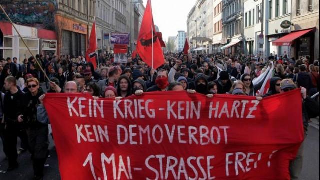 Live ab 18.00 Uhr: Tag der Arbeit - Demonstration in Berlin-Kreuzberg