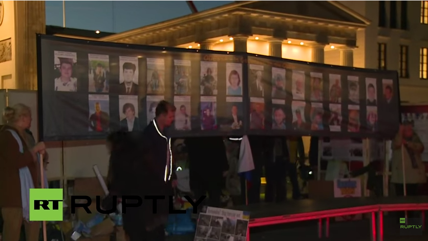 Live: Berliner gedenken der Opfer des Odessa-Massakers am Brandenburger Tor