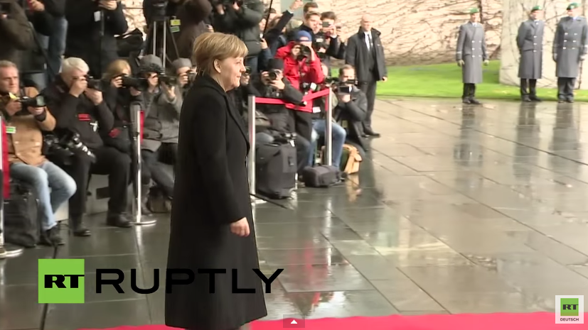 Live: Merkel empfängt britischen Premierminister Cameron mit militärischen Ehren in Berlin