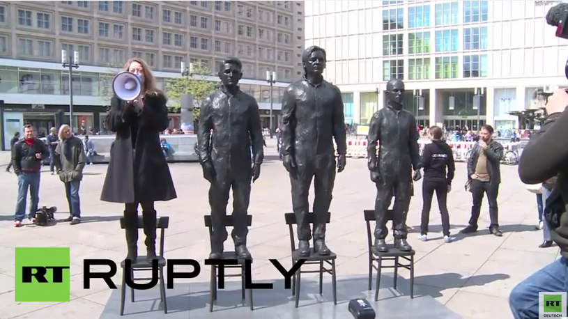 Berlin-Alexanderplatz: Snowden, Assange und Manning aus Bronze für die Meinungsfreiheit
