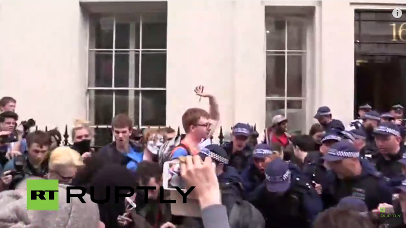 Live: Aufgeheizte Gemüter bei Studentendemonstration in London