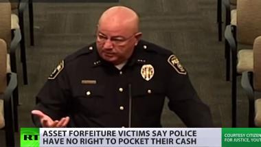 Raubritter in Uniform: US-Polizeibeamte beschlagnahmen Besitztümer von Bürgern im großen Stil