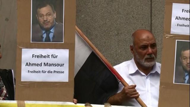 LIVE: Proteste für die Freilassung von Al Jazeera Journalist Ahmed Mansour in Berlin