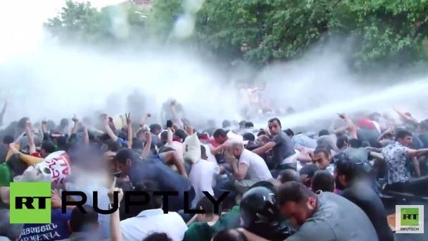 Armenische Polizei schlägt Demonstration gegen Strompreiserhöhungen nieder