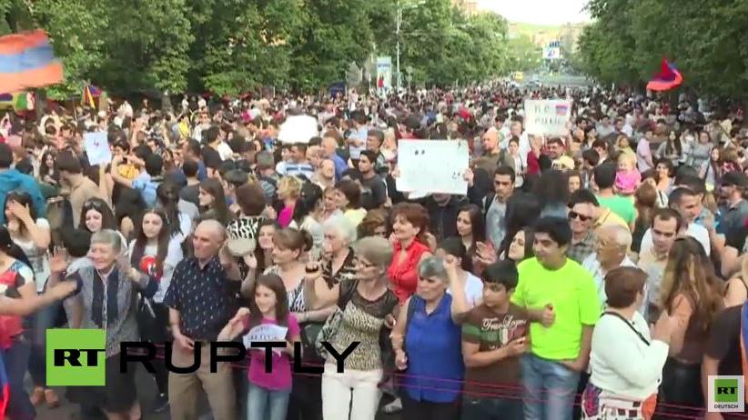 Live: Anti-Regierungsproteste in Armenien gehen weiter