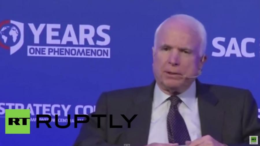 US-Senator John McCain in der Slowakei: Wir haben die Sozialen Medien erfunden, aber Russland gewinnt den Informationskrieg