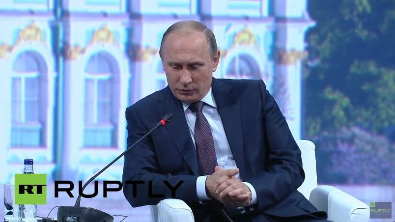 Live: Tsipras und Putin sprechen auf Podiumsdiskussion beim Petersburger Wirtschaftsforum