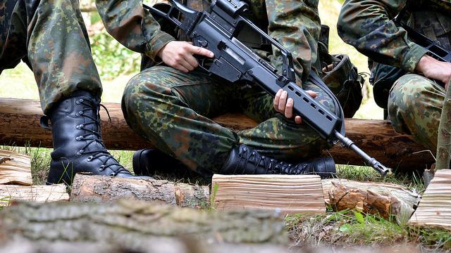 Deutschland will Angola zum Großabnehmer von Rüstungsgütern aufbauen