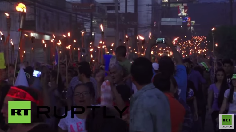 Honduras: Tausende marschieren mit Fackeln gegen US-Einflussnahme