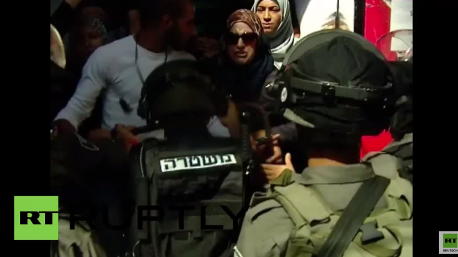 Israelische Polizisten dringen in Al-Aqsa-Moschee ein, nach Provokation ultra-rechter Juden