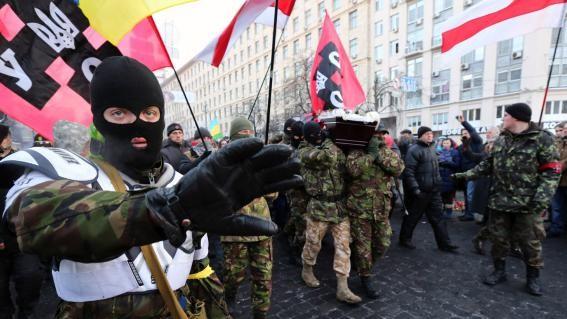 "Wir bestimmen hier" - Rechter Sektor droht mit der Verlegung von 19 Kampfbataillonen nach Kiew