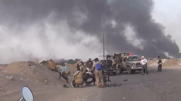 Weitere Eskalation im Jemen - Saudisch geführte Anti-Huthi-Koalition entsendet Panzer und Bodentruppen nach Aden