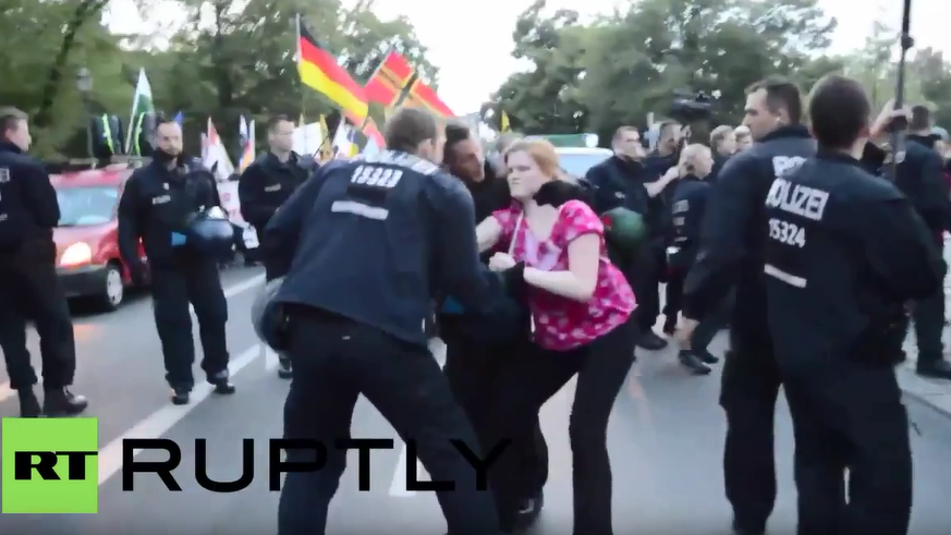 Berlin: Zusammenstöße mit der Polizei - BÄRGIDA-Marsch trifft auf Gegenprotest