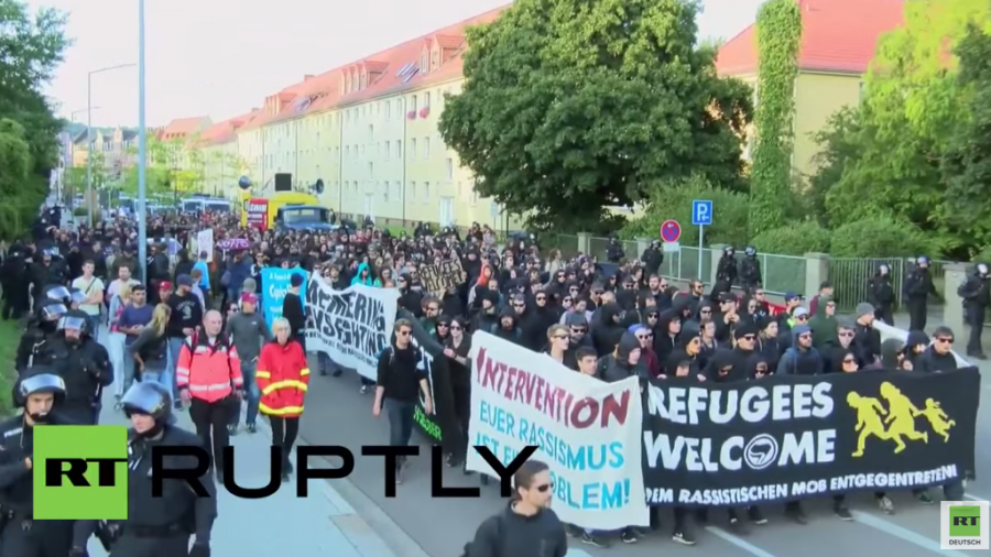 Freital: Hunderte protestieren für Flüchtlinge – Rechte demonstrieren dagegen