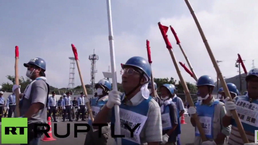 Japan: Protest - Trotz Fukushima-Katastrophe wird das erste AKW wieder hochgefahren